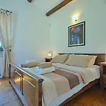 Mediterrane Mit Privatpool, Grill, Tischtennis Und Unweit Des Radwegs Parenzana