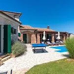 Dom wakacyjny Mediterrane Mit Privatpool, Grill, Tischtennis Und Unweit Des Radwegs Parenzana