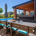Dom wakacyjny Mediterrane Mit Privatpool, Grill, Tischtennis Und Unweit Des Radwegs Parenzana Vižinada