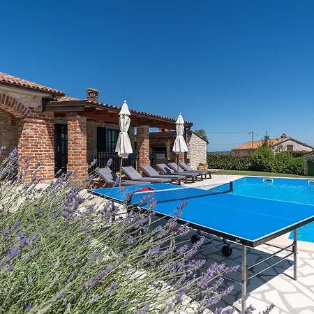 Casa de Férias Mediterrane Mit Privatpool, Grill, Tischtennis Und Unweit Des Radwegs Parenzana Vižinada