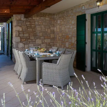 Mediterrane Mit Privatpool, Grill, Tischtennis Und Unweit Des Radwegs Parenzana * Vižinada