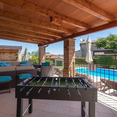 Mediterrane Mit Privatpool, Grill, Tischtennis Und Unweit Des Radwegs Parenzana