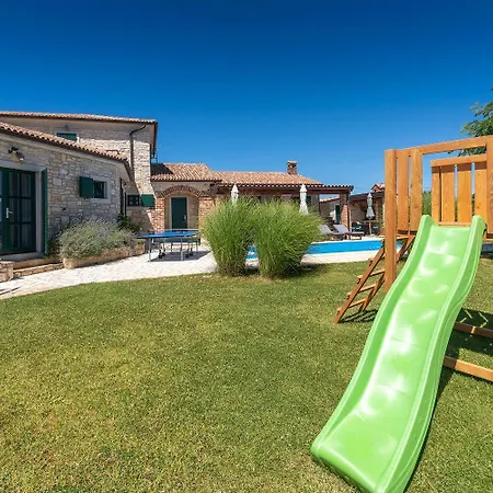 Mediterrane Mit Privatpool, Grill, Tischtennis Und Unweit Des Radwegs Parenzana Casa de Férias Vižinada