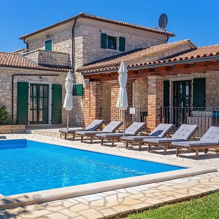 Mediterrane Mit Privatpool, Grill, Tischtennis Und Unweit Des Radwegs Parenzana *