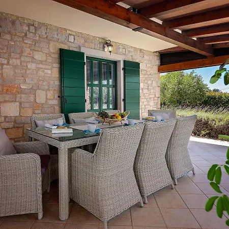 Mediterrane Mit Privatpool, Grill, Tischtennis Und Unweit Des Radwegs Parenzana *