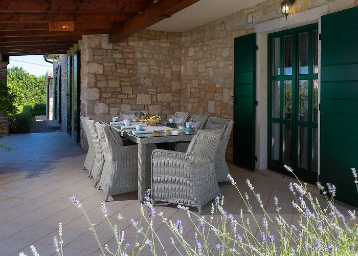 Mediterrane Mit Privatpool, Grill, Tischtennis Und Unweit Des Radwegs Parenzana * Vižinada