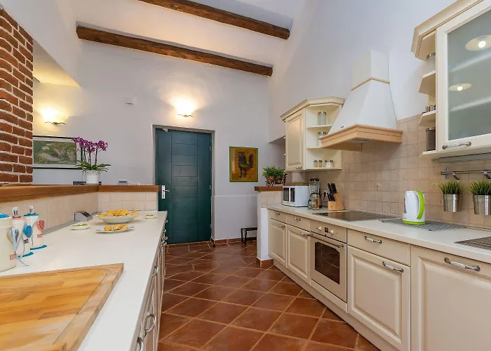 Prázdninový dům Mediterrane Mit Privatpool, Grill, Tischtennis Und Unweit Des Radwegs Parenzana