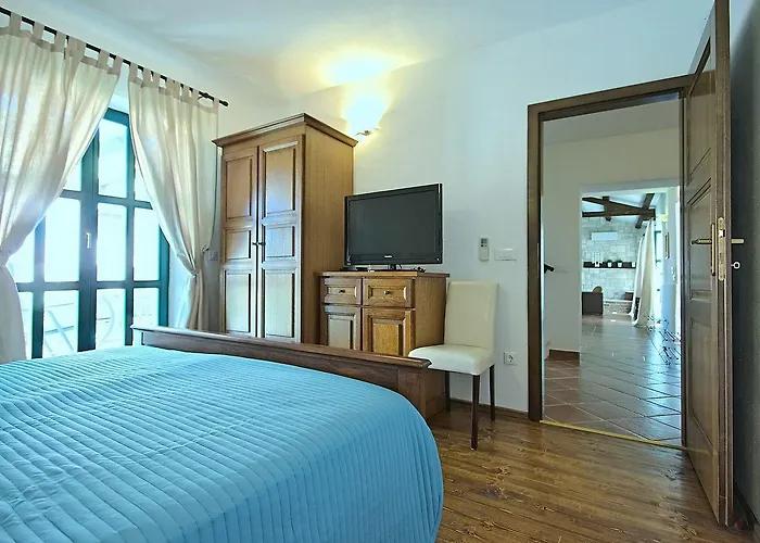 Prázdninový dům Mediterrane Mit Privatpool, Grill, Tischtennis Und Unweit Des Radwegs Parenzana *