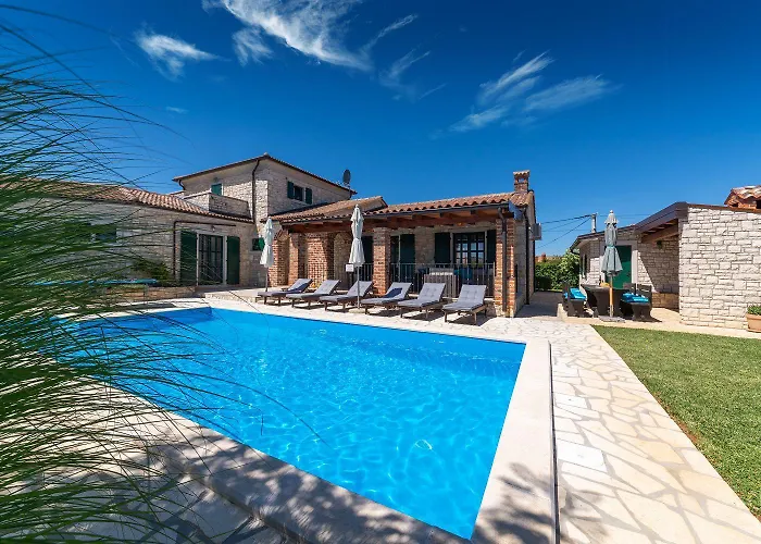 Mediterrane Mit Privatpool, Grill, Tischtennis Und Unweit Des Radwegs Parenzana *