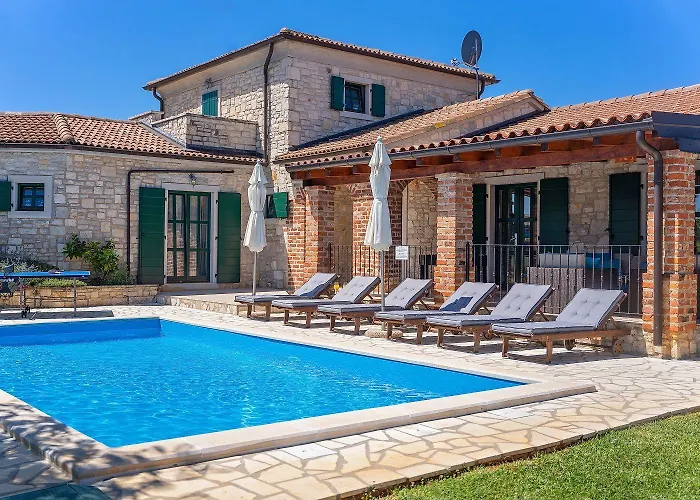 Mediterrane Mit Privatpool, Grill, Tischtennis Und Unweit Des Radwegs Parenzana *